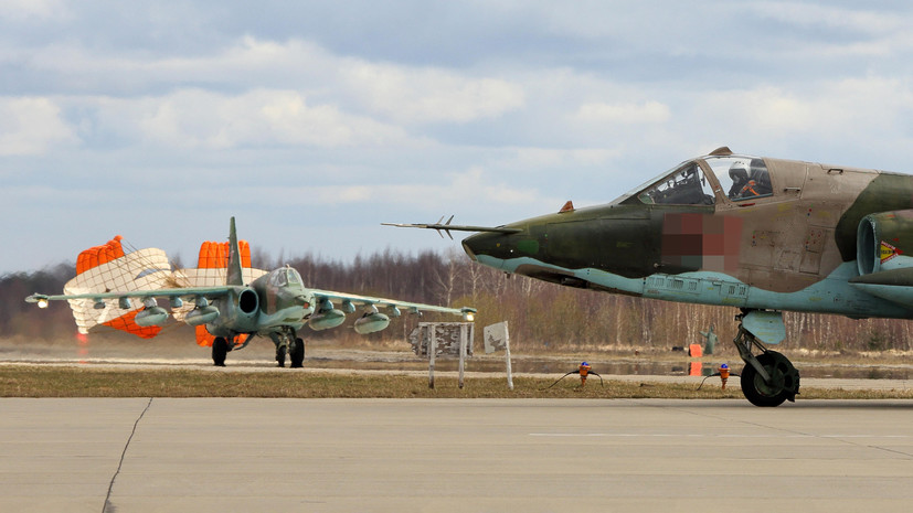 Минобороны опубликовало видео нанесения ударов Су-25 по технике ВСУ