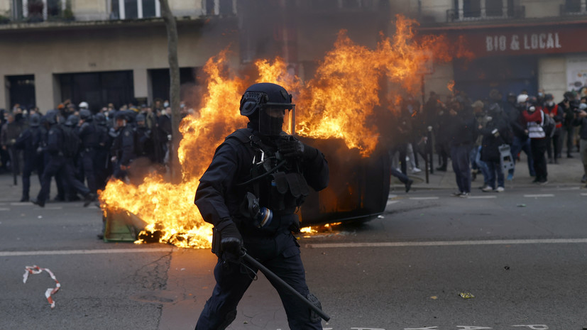 Полиция применила слезоточивый газ на акции протеста против пенсионной реформы в Париже