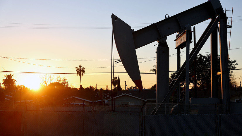 Сырьевой импульс: мировые цены на нефть выросли после решения ОПЕК+ о сокращении добычи