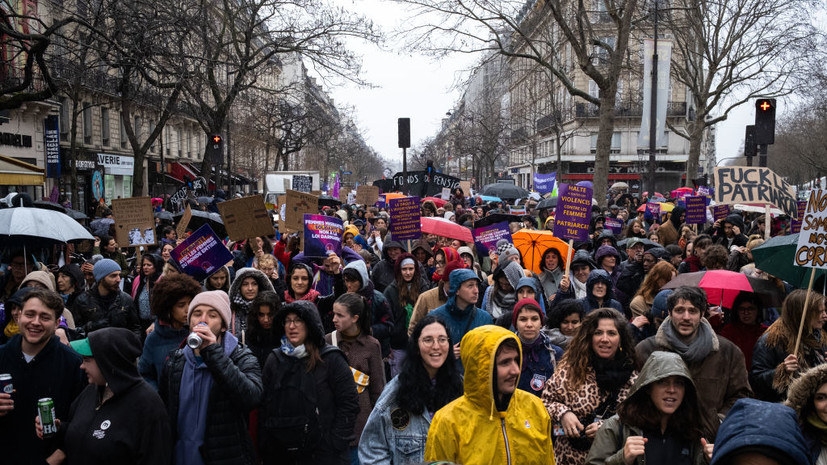 В протестах против пенсионной реформы во Франции приняли участие почти 370 тысяч человек
